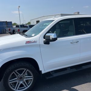 2021 Chevrolet SILVERADO 1500 LTZ 照片 2