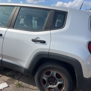 Jeep Renegade Sport 4D SUV 4WD - 6