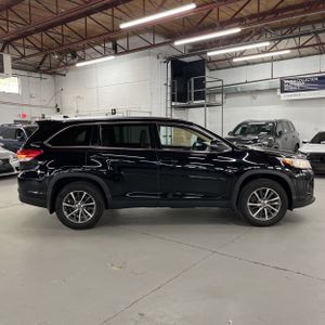 صورة 7 لـ 2019 Toyota HIGHLANDER XLE