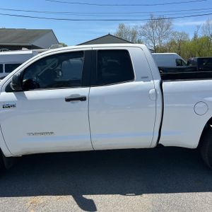 TOYOTA TUNDRA SR5 - 4