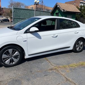 HYUNDAI IONIQ PLUG-IN HYBRID BASE - 2