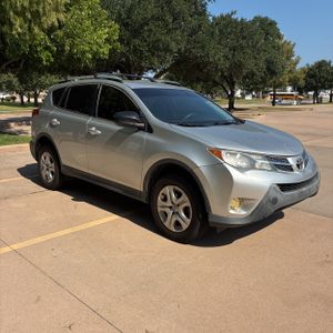 2013 Toyota RAV4 LE 照片 12