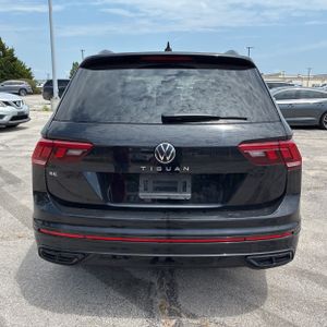 صورة 7 لـ 2022 Volkswagen TIGUAN SE R-LINE BLACK