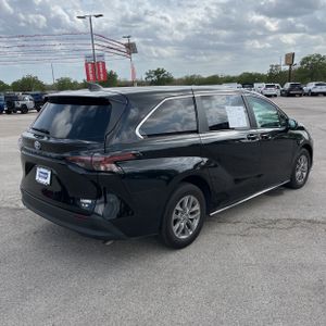 TOYOTA SIENNA - 8