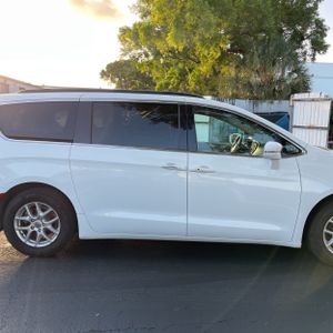 2022 Chrysler PACIFICA TOURING L — фото 10