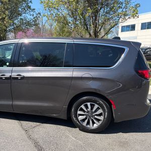 CHRYSLER PACIFICA HYBRID TOURING L - 6