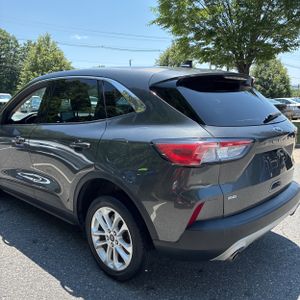 صورة 4 لـ 2020 FORD ESCAPE SE