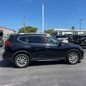 صورة 10 لـ 2017 Nissan ROGUE SV