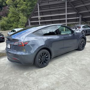TESLA MODEL Y LONG RANGE - 8