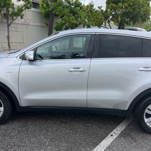 KIA SPORTAGE LX - 4