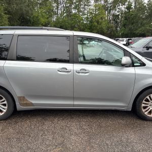 2015 Toyota SIENNA XLE 8-PASSENGER thumbnail 11