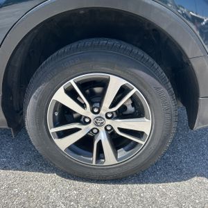 صورة 18 لـ 2018 Toyota RAV4 XLE