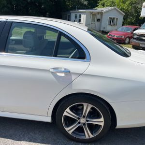صورة 6 لـ 2017 Mercedes-BENZ E-CLASS