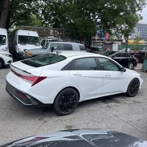 صورة 10 لـ 2025 Hyundai ELANTRA SEL SPORT