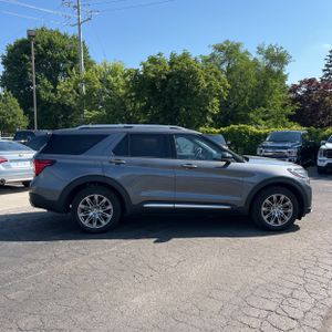 صورة 10 لـ 2025 FORD EXPLORER PLATINUM