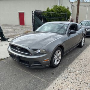 FORD MUSTANG V6 - 1