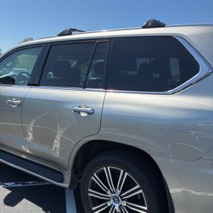LEXUS LX 570 THREE-ROW - 6