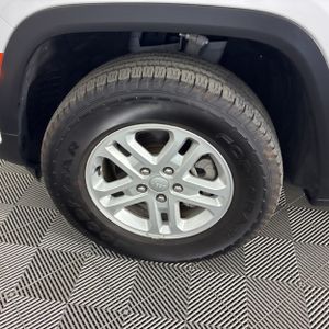 2024 JEEP GRAND CHEROKEE LAREDO — миниатюра 15