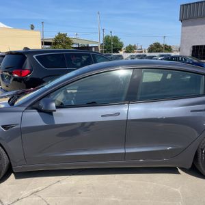 TESLA MODEL 3 BASE - 4