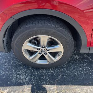 صورة 17 لـ 2015 Toyota RAV4 XLE