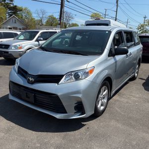TOYOTA SIENNA - 1