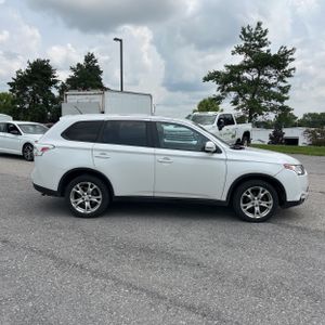 2015 Mitsubishi OUTLANDER SE — фото 10