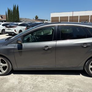 FORD FOCUS TITANIUM - 4