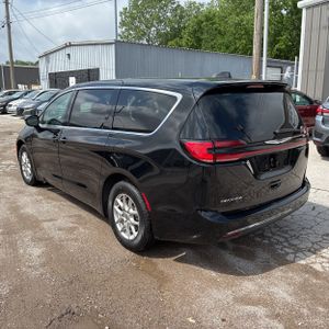 CHRYSLER PACIFICA TOURING L - 5