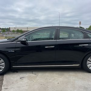 HYUNDAI SONATA HYBRID SE - 4