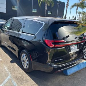 2023 Chrysler PACIFICA TOURING L photo 3