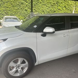 2023 Toyota HIGHLANDER LE — фото 2
