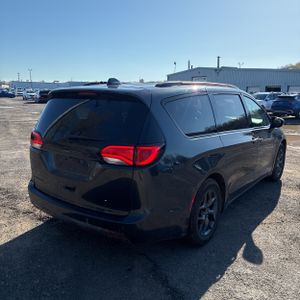 CHRYSLER PACIFICA TOURING L - 8