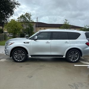 2019 Infiniti QX80 LUXE — фото 3