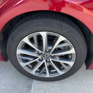 صورة مصغرة 18 لـ 2022 Lexus ES 350 BASE