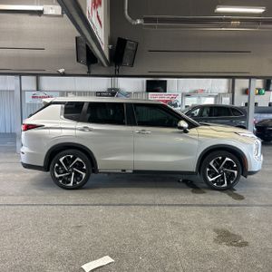 2022 Mitsubishi OUTLANDER SE — фото 10