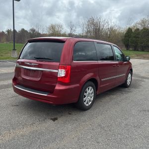 CHRYSLER TOWN AND COUNTRY TOURING - 8