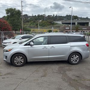 KIA SEDONA LX - 3