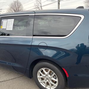 Chrysler Pacifica Touring L - 6