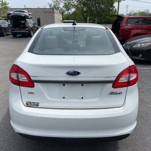 FORD FIESTA SEL - 7