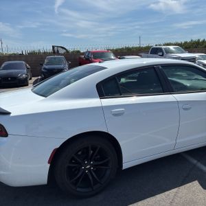 DODGE CHARGER SXT - 9