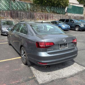 VOLKSWAGEN JETTA 1.4T SE - 5