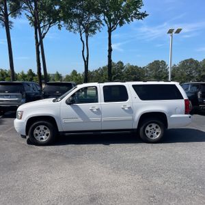 CHEVROLET SUBURBAN LT - 3