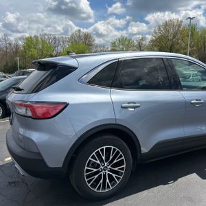 FORD ESCAPE SE PHEV - 9