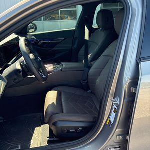 صورة مصغرة 32 لـ 2026 BMW 550E XDRIVE