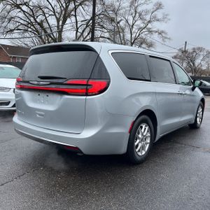 CHRYSLER PACIFICA TOURING L - 8