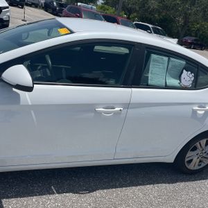 2019 Hyundai ELANTRA SE — фото 4