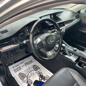 2017 Lexus ES 350 BASE — миниатюра 37