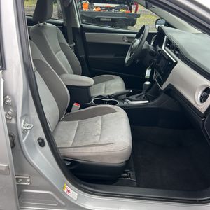 2017 Toyota COROLLA LE thumbnail 33