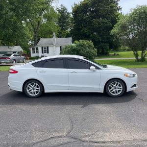FORD FUSION SE - 10