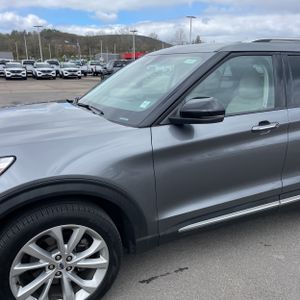 FORD EXPLORER PLATINUM - 2